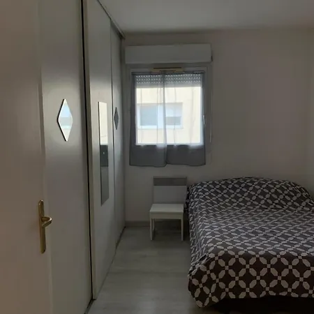 Loue Dans Un 45m2 Tres Calme,proprio De 30ans Dort Sur Le Clic Clac Au Salon * Монпелье