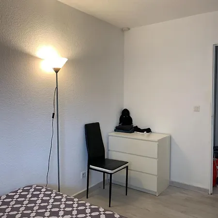 Loue Dans Un 45m2 Tres Calme,proprio De 30ans Dort Sur Le Clic Clac Au Salon * Монпелье
